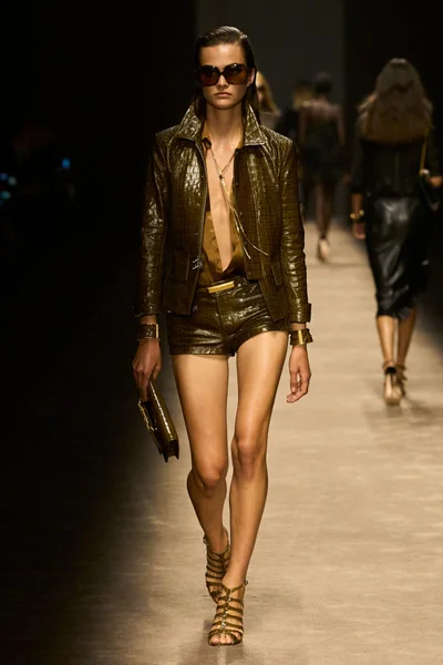 Look 11